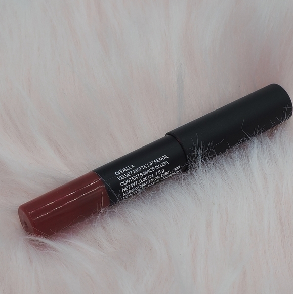 NARS Cruella Mini Velvet Matte Lip Pencil - Picture 5 of 5
